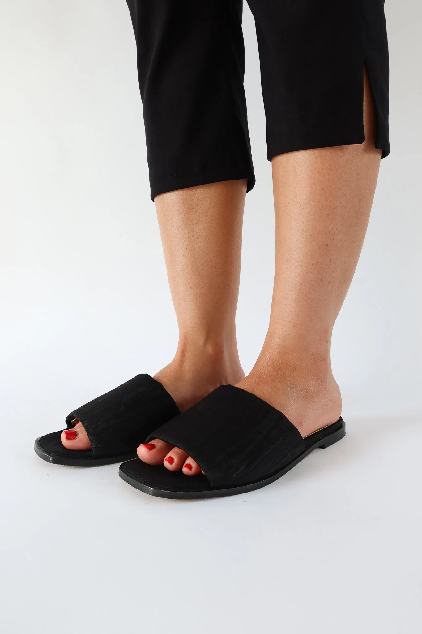 benni black moire sandal