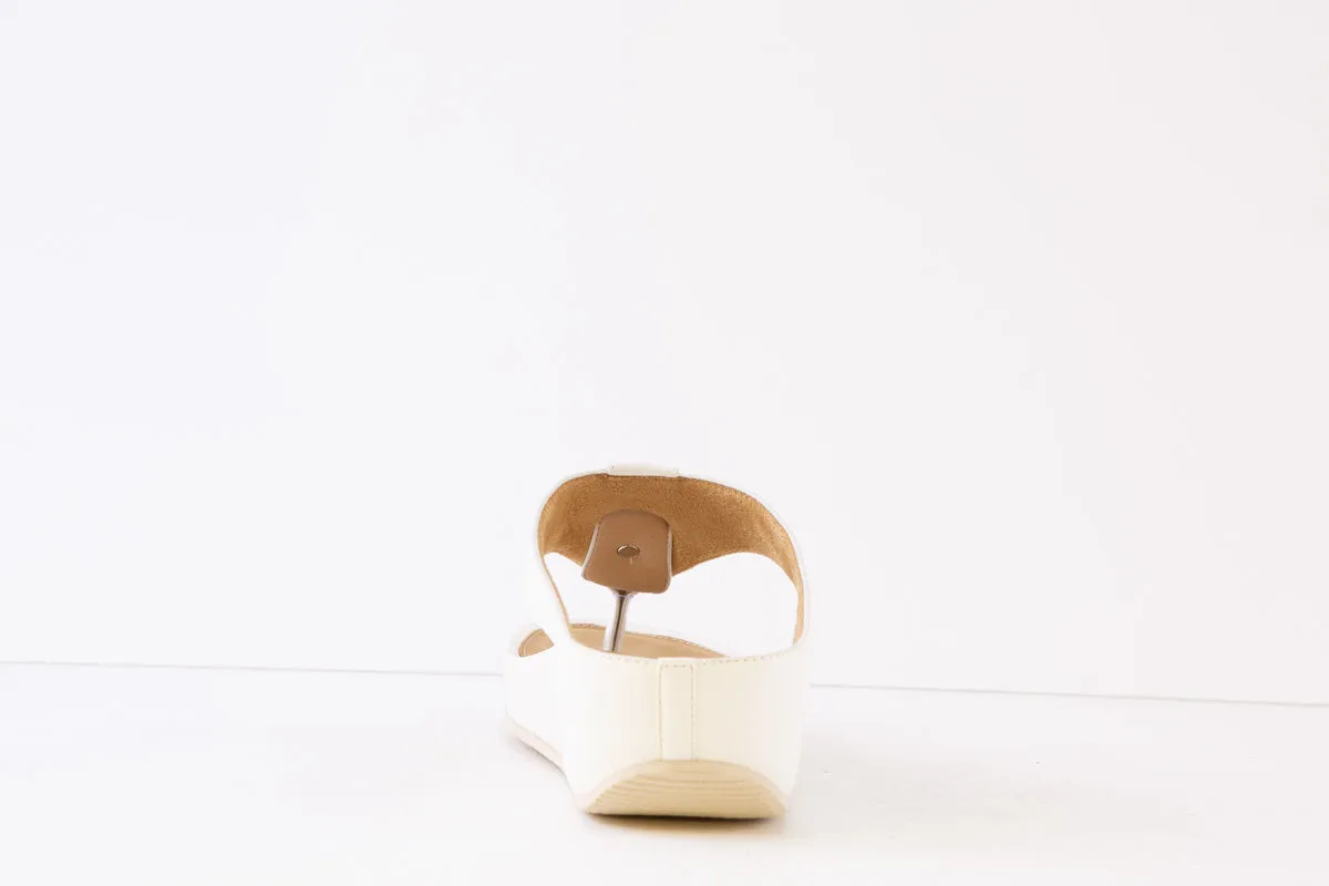 HEAVENLY FEET - CHARM TOE-POST FASHION MULE - WHITE