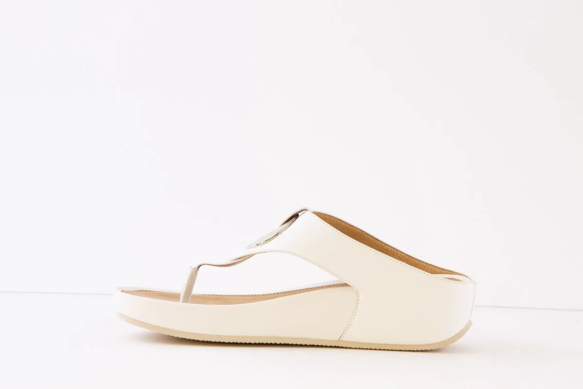HEAVENLY FEET - CHARM TOE-POST FASHION MULE - WHITE