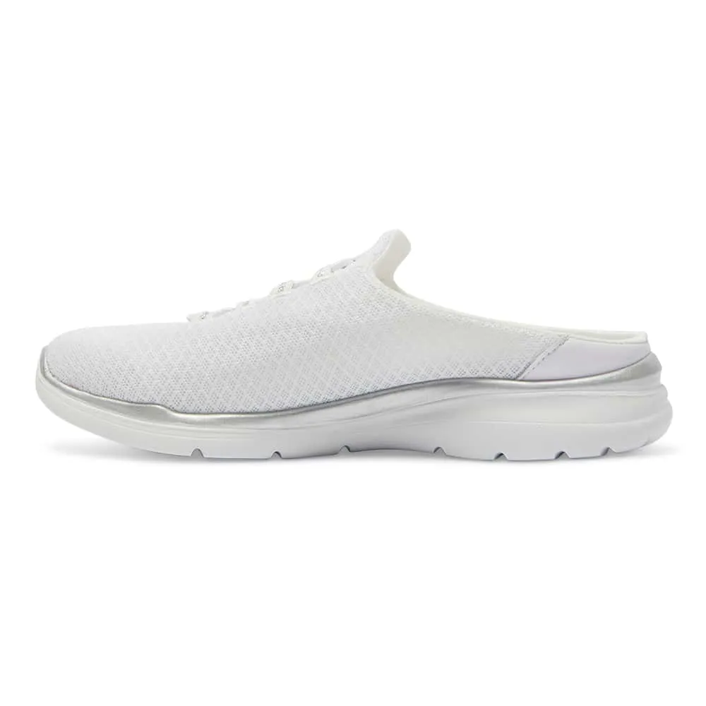 Quest Flat in White Knit