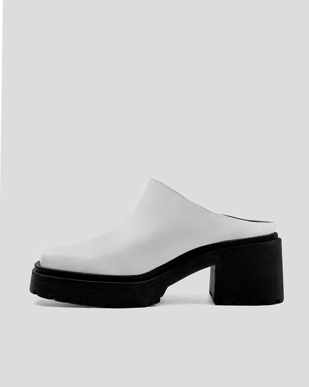 Squared Mule White białe mule ze skóry z winogron