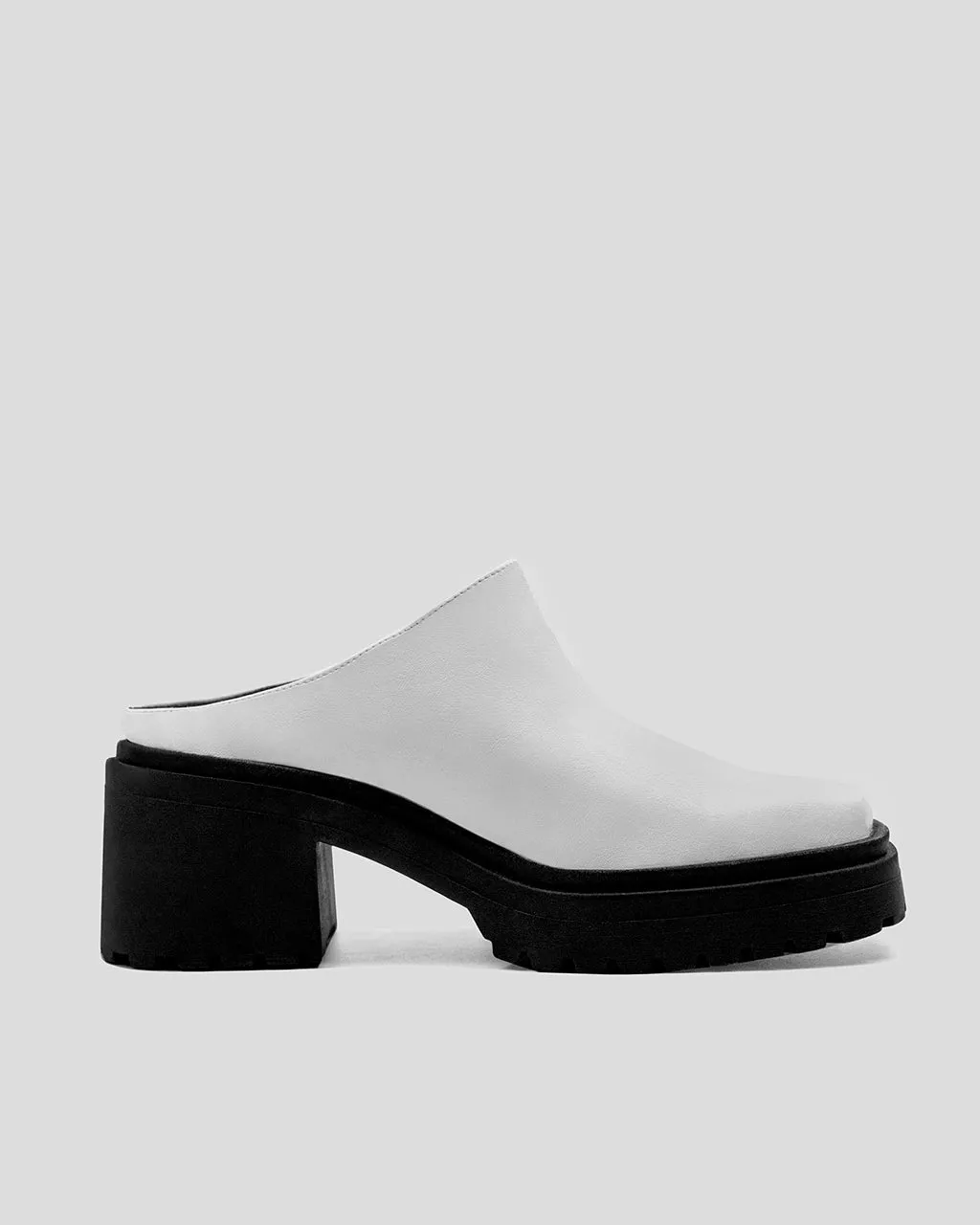 Squared Mule White białe mule ze skóry z winogron